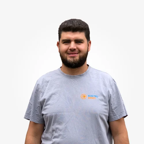 Der Auszubildende Samed Teluka